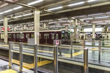 【大阪の駅広告】大阪駅・梅田駅（JR・大阪メトロ・阪急・阪神）ターミナル駅の魅力と特徴