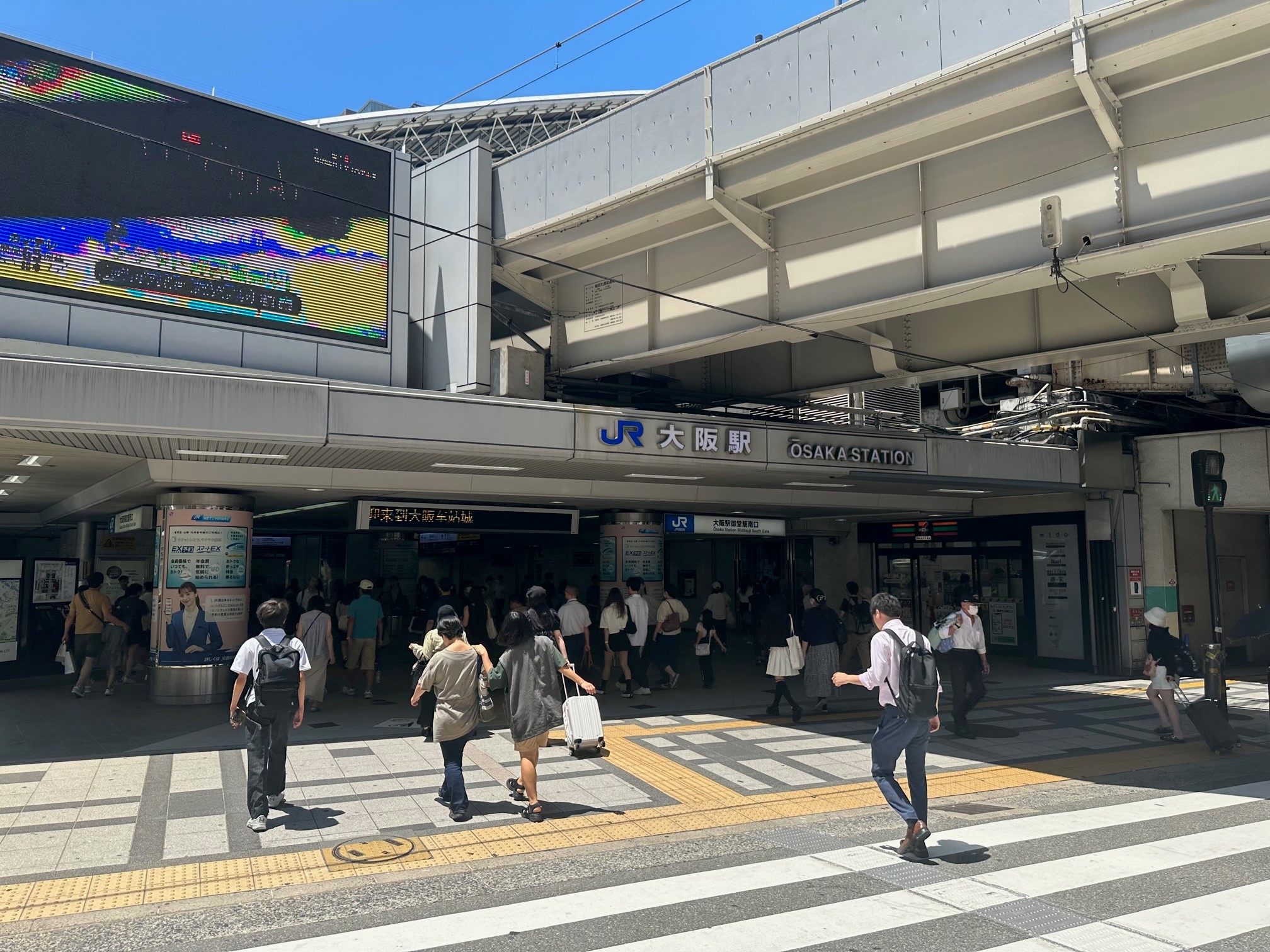 西日本最大、JR大阪駅の駅広告を紹介。その魅力や特徴、費用感