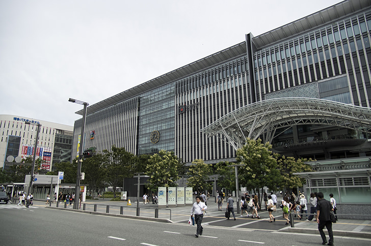 博多駅のビジョン広告(JR・福岡地下鉄)-特徴・値段の徹底解説!