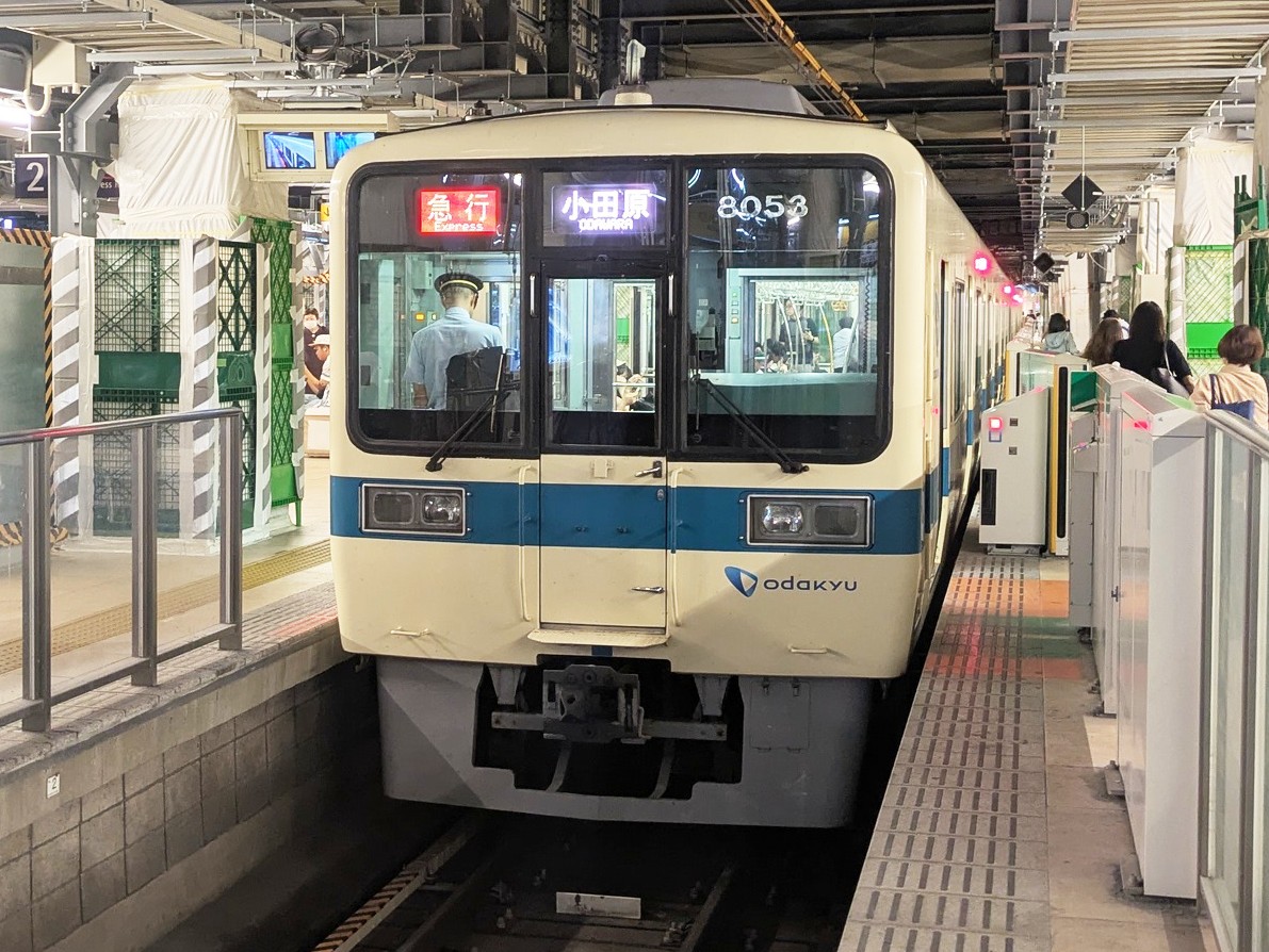 小田急線の広告完全ガイド！種類・料金から成功事例まで徹底解説します