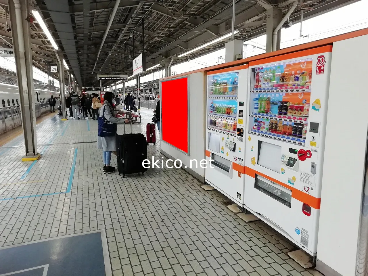 看板】新幹線新大阪駅 ホーム No.6504｜関西の駅・電車・交通