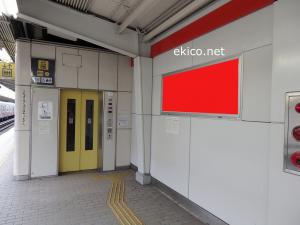 看板 Osaka Metro西中島南方駅 ホーム No 1 32 関西の駅 電車 交通 屋外広告の検索サイト Ekico エキコ