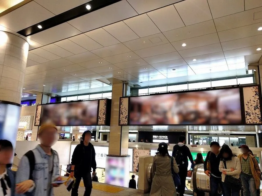 デジタルサイネージ（阪急大阪梅田駅）