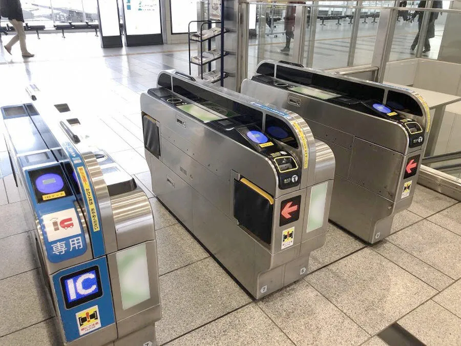 自動改札機ステッカー広告