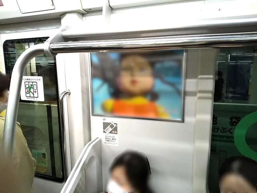 ドア横ポスター広告