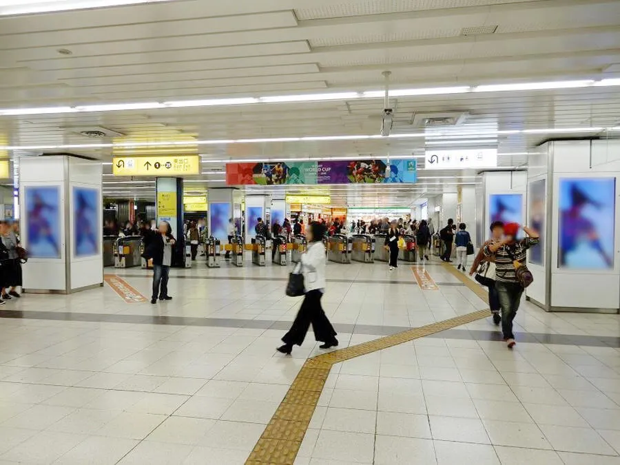 駅デジタルサイネージ広告(アーバンビジョン)