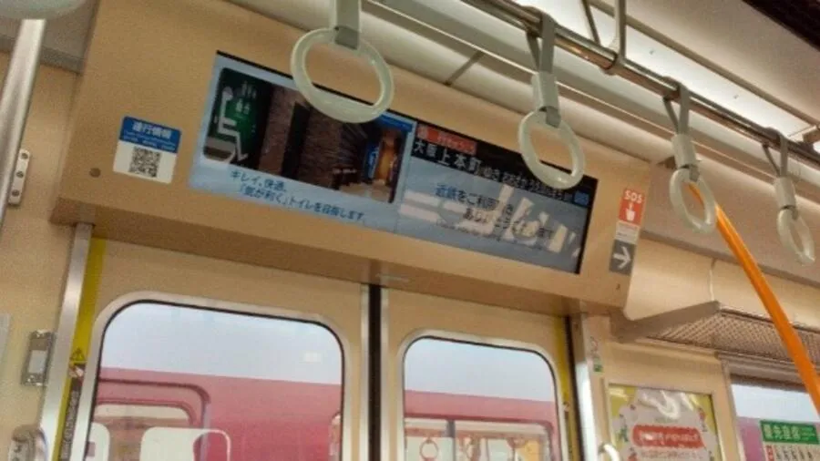 近鉄　車内サイネージ「アドレールビジョン」