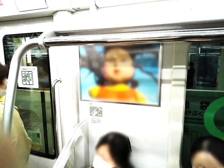 ドア横ポスター広告