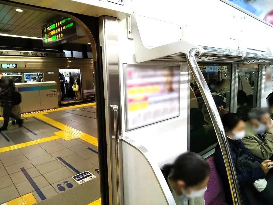 ドア横ポスター
